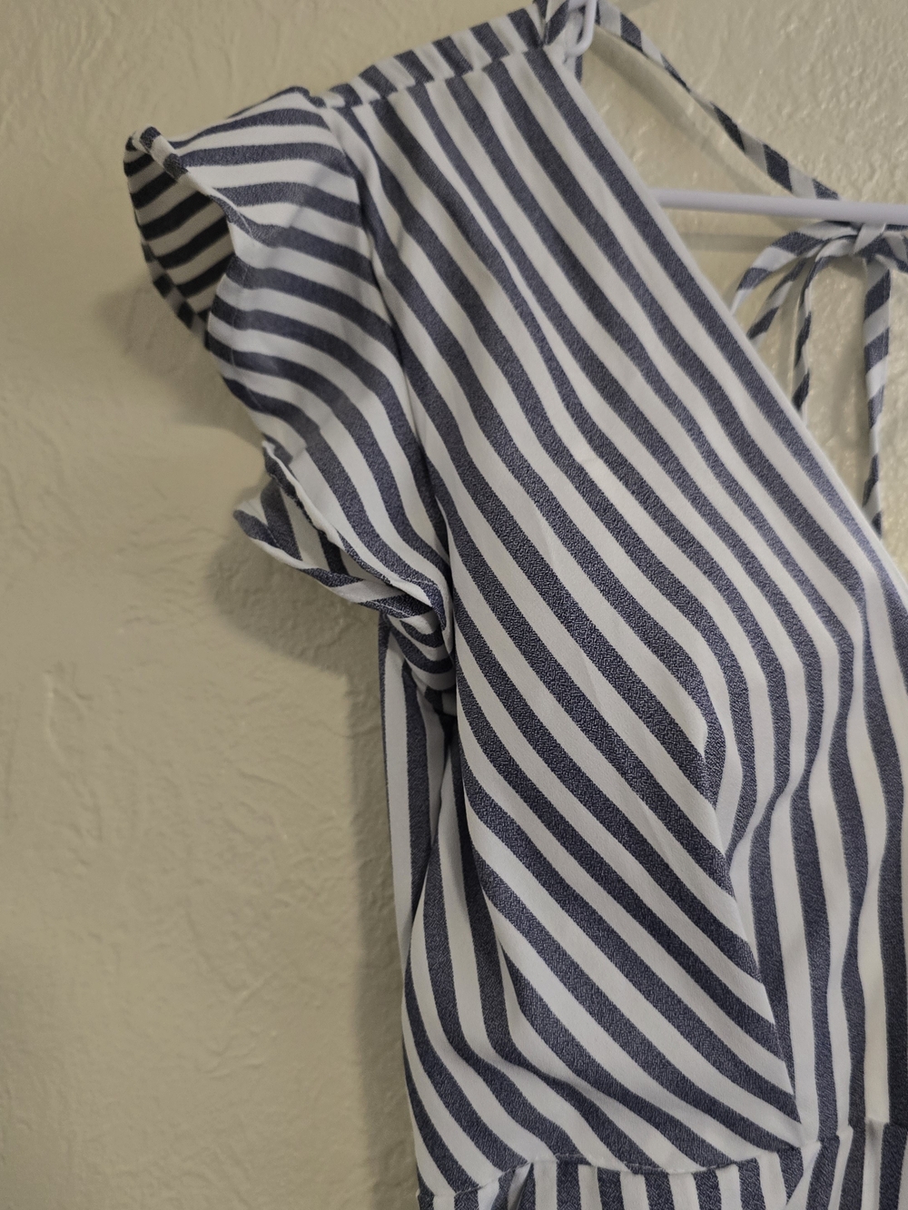 Fashion Nova Striped Open-Back Wide-Leg Jumpsuit - Size M (Excellent Condition - Picture 6 of 14